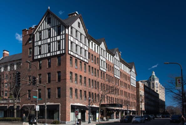 downtown Evanston Illinois building in business district