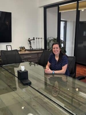 Amber Malone meeting with a client while providing virtual bookkeeping and accounting services for service-based businesses in Denver, Colorado.